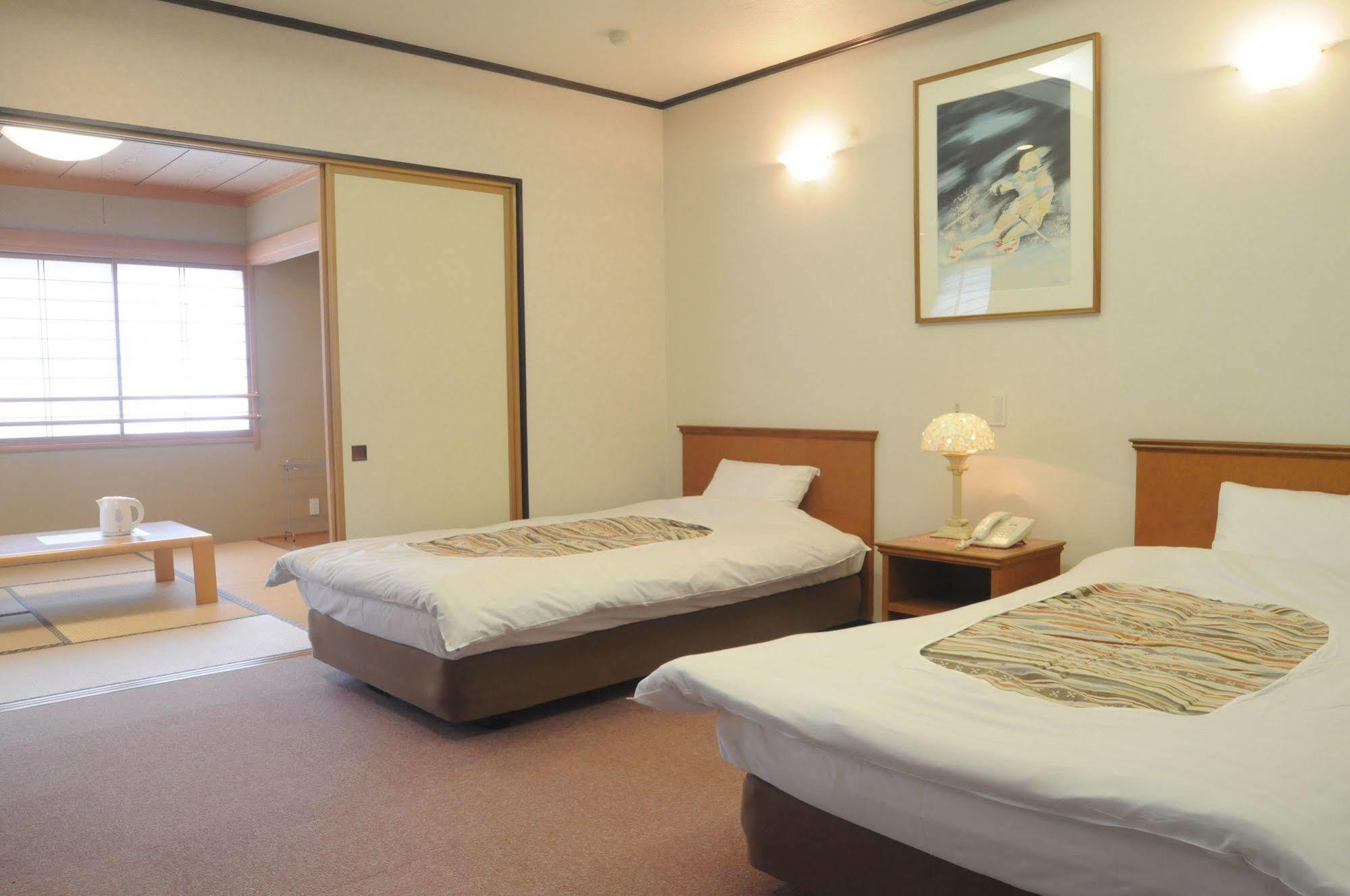 Hotel Bonfire Hakuba Esterno foto