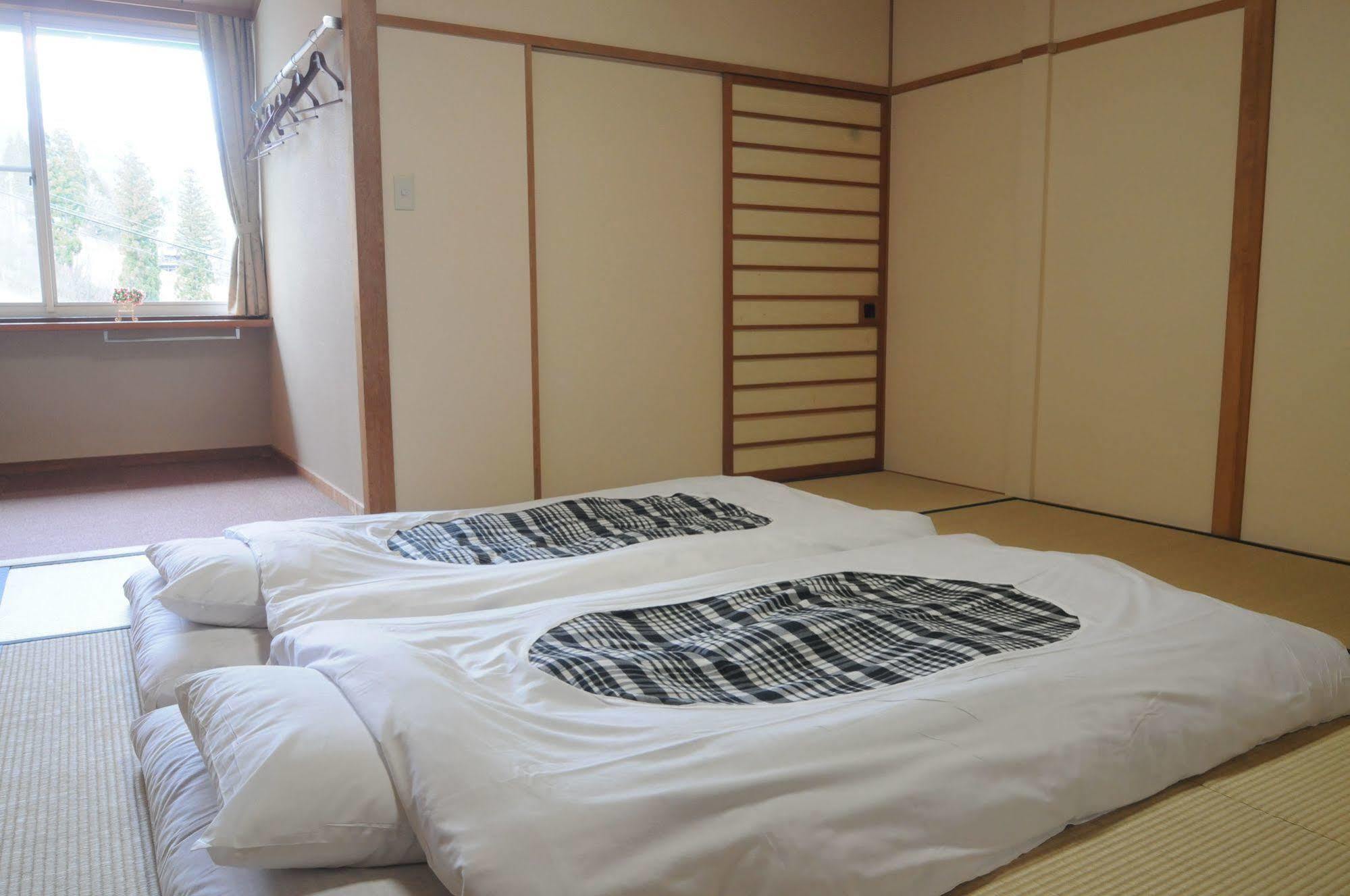 Hotel Bonfire Hakuba Esterno foto